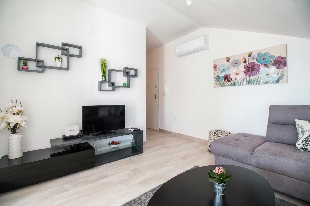 Apartment Hera With Balcony And Free Parking Zadar Buitenkant foto